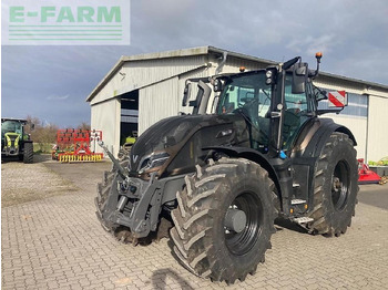 Traktors VALTRA