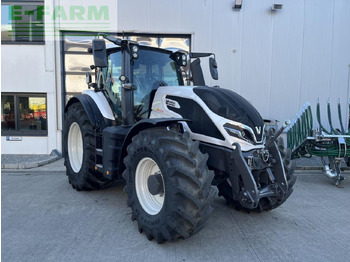Traktors VALTRA