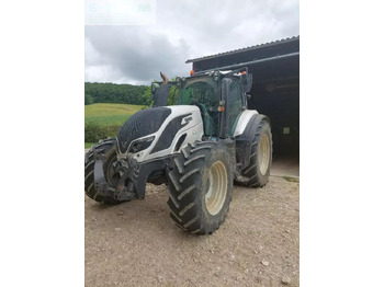 Traktors VALTRA T174