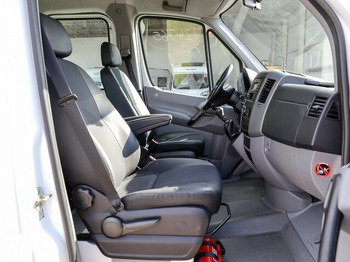 Automašīna ar kravas platformu, Kravas-pasažieru furgons MERCEDES-BENZ Sprinter 316CDI DOKA,Allrad,AHK,Standhzg....: foto 2