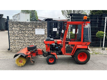 Komunālais traktors HAKO