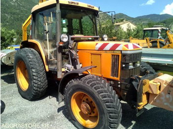 Lauksaimniecības tehnika JOHN DEERE 6220