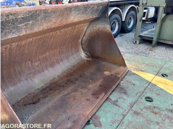 Iekrāvēja kauss GODET DE CHARGEUR 2800 LITRES EN ATTACHE TYPE VOLVO: foto 2