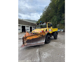 Kravas automašīna UNIMOG