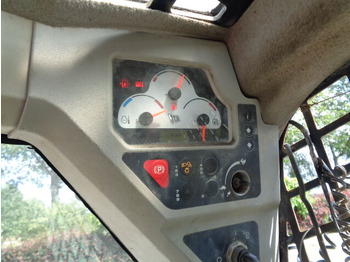 Kompaktiekrāvējs JCB 135 R: foto 2