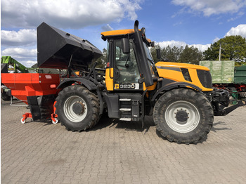 Traktors JCB