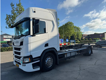 Konteineru vedējs/ Kravas automašīna ar noņemamā virsbūve SCANIA R 410