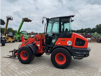 Riteņu iekrāvējs KUBOTA R090
