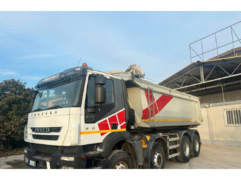 Kravas automašīna pašizgāzējs IVECO Trakker