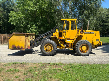 Riteņu iekrāvējs VOLVO 4300