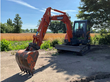 Kāpurķēžu ekskavators DOOSAN DH60-7
