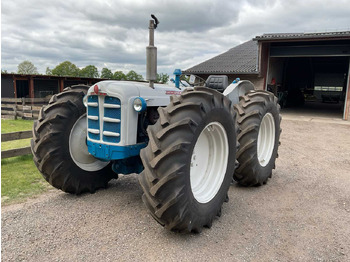 Traktors FORDSON