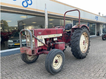 Traktors INTERNATIONAL