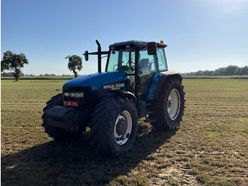 Traktors NEW HOLLAND 8360