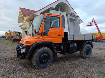 Kravas automašīna UNIMOG U400