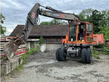 Riteņu ekskavators VOLVO