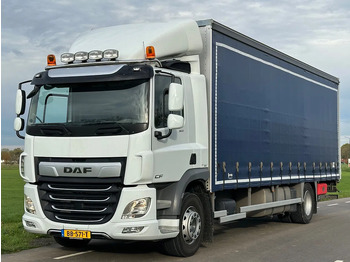 Kravas automašīna ar tentu DAF CF