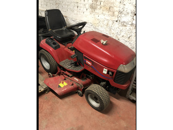 Traktors TORO