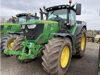 Traktors JOHN DEERE 6215R
