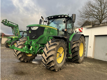 Traktors JOHN DEERE 6215R