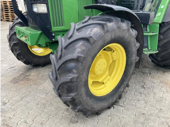 Traktors John Deere 6300: foto 2