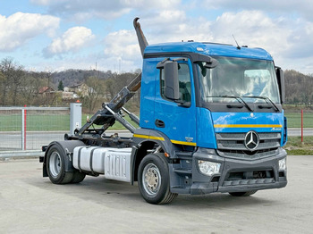Pacēlājs ar āķi MERCEDES-BENZ Antos 1833
