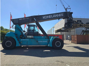 Sānu konteineru krāvējs KONECRANES