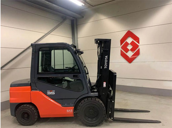 Dīzeļiekrāvējs TOYOTA