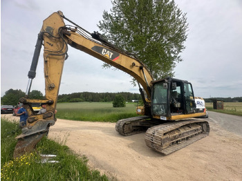 Kāpurķēžu ekskavators CATERPILLAR 320D