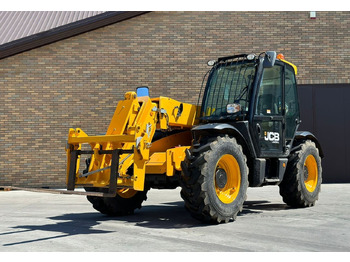 Teleskopiskais iekrāvējs JCB