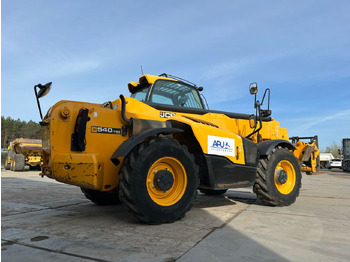 Teleskopiskais iekrāvējs JCB