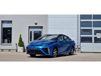 Sedans TOYOTA