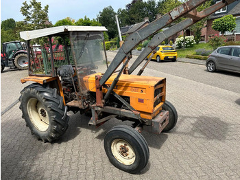 Traktors RENAULT