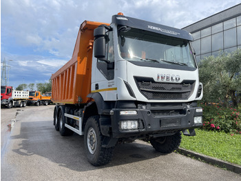 Kravas automašīna pašizgāzējs IVECO Trakker