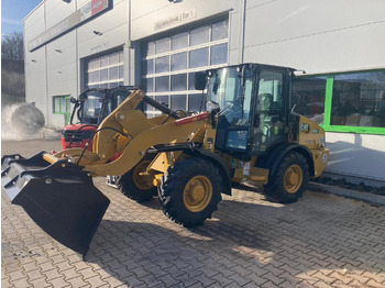 Riteņu iekrāvējs CATERPILLAR 906