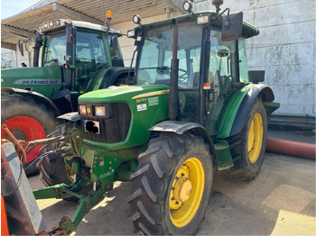 Traktors JOHN DEERE 5075E