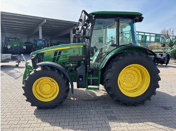 Traktors JOHN DEERE 5090M