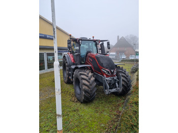 Traktors VALTRA