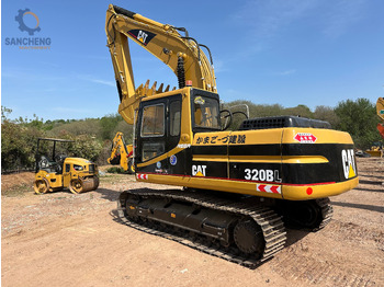 Kāpurķēžu ekskavators CATERPILLAR 320BL: foto 2