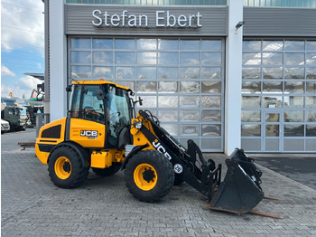 Riteņu iekrāvējs JCB 407
