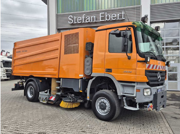Ielu tīrīšanas mašīna Mercedes-Benz Actros 2032 A 4x4 Bucher STKF 9500 Airport 30x: foto 4