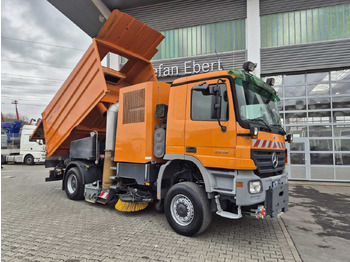 Ielu tīrīšanas mašīna Mercedes-Benz Actros 2032 A 4x4 Bucher STKF 9500 Airport 30x: foto 2