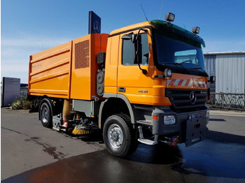 Ielu tīrīšanas mašīna Mercedes-Benz Actros 2032 A 4x4 Bucher STKF 9500 Airport: foto 4