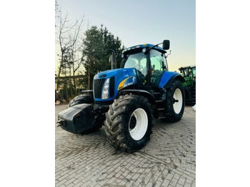 Traktors NEW HOLLAND T8040