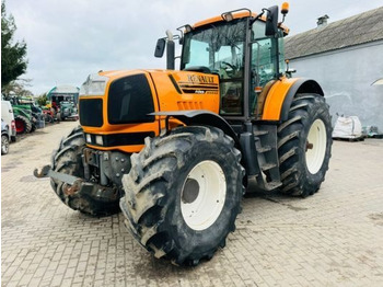 Traktors RENAULT