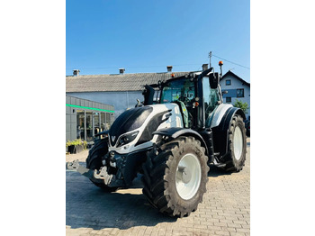 Traktors VALTRA T174