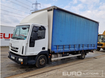 Kravas automašīna ar tentu IVECO