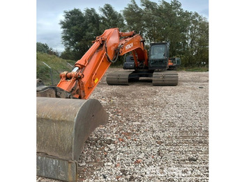 Kāpurķēžu ekskavators HITACHI ZX220
