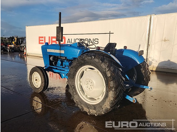 Traktors Ford 2WD Tractor: foto 3 Traktors Ford 2WD Tractor: foto 3