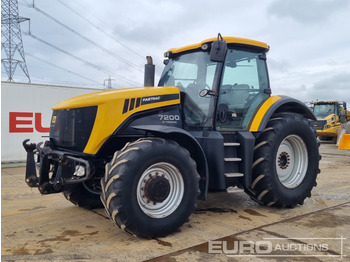 Traktors JCB